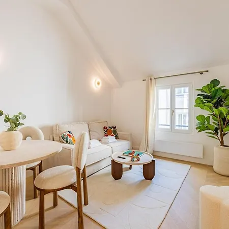 10 New 4 People - Saint-germain Notre-dame Paris