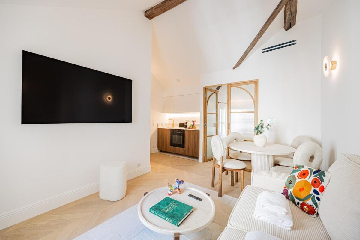 10 New 4 People - Saint-germain Notre-dame * Parigi